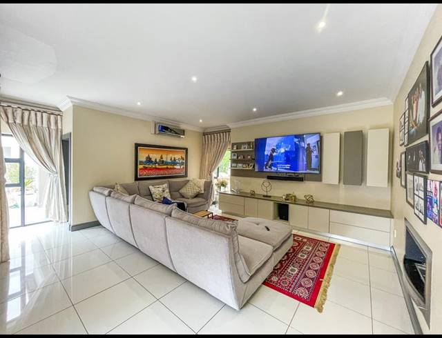 6 BEDROOM HOUSE FOR SALE IN MIDSTREAM RIDGE